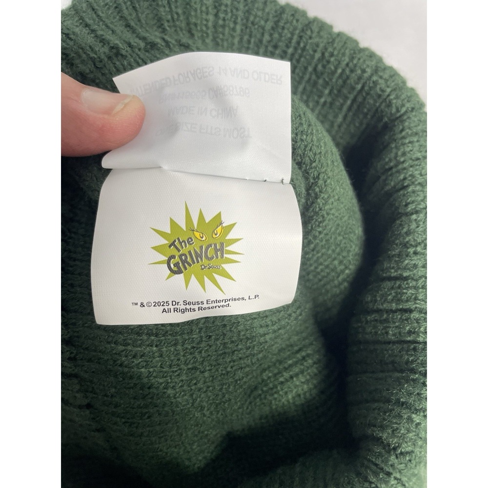 Grinch Beanie Pom Pom Hat Bioworld The Grinch Dr Seuss Christmas Holiday NEW NWT - Picture 7 of 7